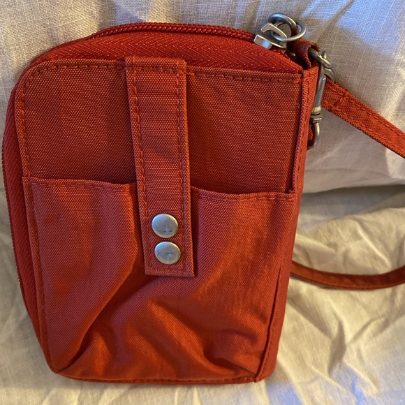 Baggallini Wristlet Pre-owned Approximately 6" H & 4" W Holds Cash/Credit Cards - Picture 3 of 9